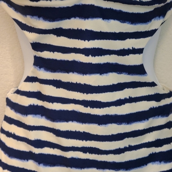 Tori Praver EUC Seafoam monokini with side cutouts - Picture 5 of 15